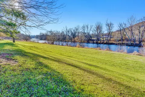 View/Area - 363 Lowe St, Buchanan, VA 24066 photo 2 of 10