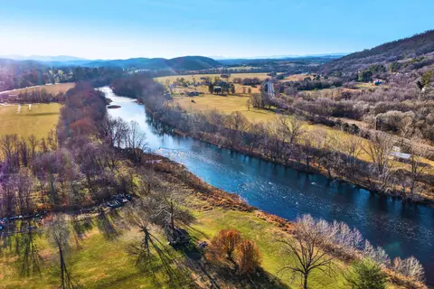View/Area - 363 Lowe St, Buchanan, VA 24066 photo 4 of 10