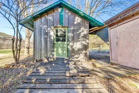 Exterior - 363 Lowe St, Buchanan, VA 24066 photo 7 of 10