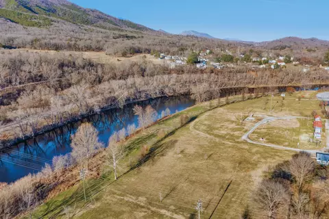 View/Area - 363 Lowe St, Buchanan, VA 24066 photo 6 of 10