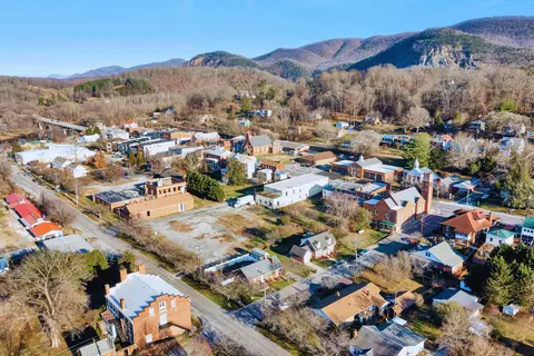 View/Area - 363 Lowe St, Buchanan, VA 24066 photo 8 of 10