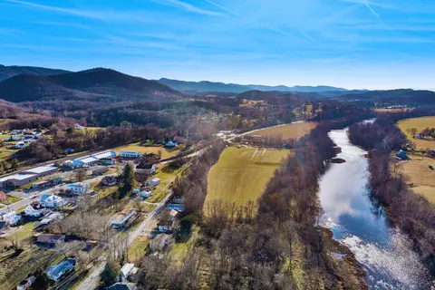 View/Area - 363 Lowe St, Buchanan, VA 24066 photo 5 of 10