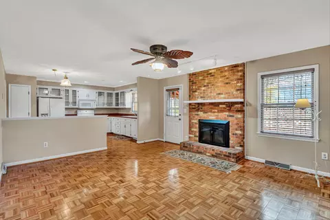 Living - 5225 Setter Rd, Roanoke, VA 24012 photo 1 of 2