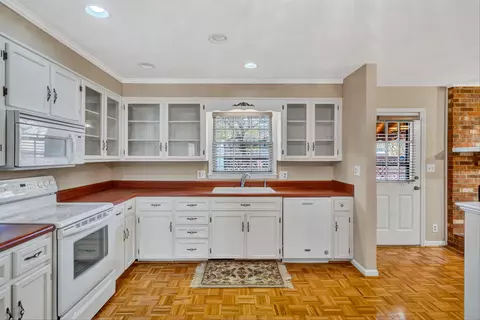 Kitchen - 5225 Setter Rd, Roanoke, VA 24012 photo 2 of 6