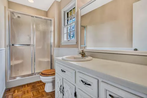 Bath - 5225 Setter Rd, Roanoke, VA 24012 photo 2 of 2