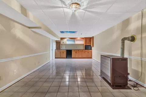 Living - 5225 Setter Rd, Roanoke, VA 24012 photo 2 of 2