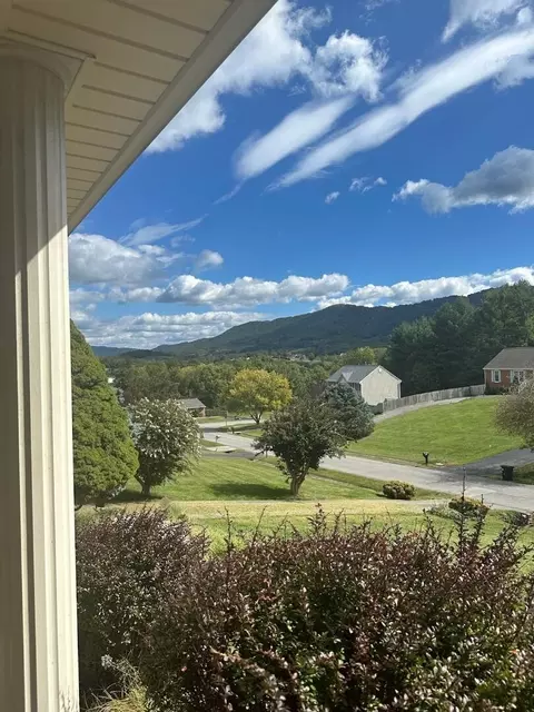 Exterior - 5225 Setter Rd, Roanoke, VA 24012 photo 2 of 8