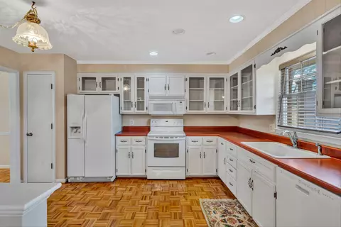 Kitchen - 5225 Setter Rd, Roanoke, VA 24012 photo 4 of 6