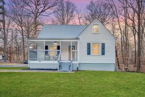 3961 Alleghany Dr, Salem, VA 24153
