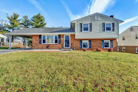 5435 N Lake Dr, Roanoke, VA 24019