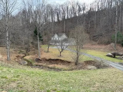 7565 Mt Chestnut Rd, Roanoke, VA 24018