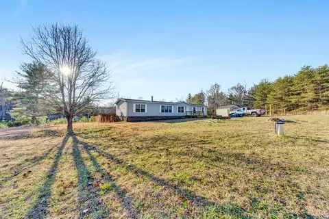 620 Emmas Rd, Rocky Mount, VA 24151