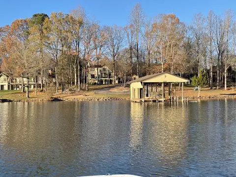 1200 Parkside Dr, Moneta, VA 24121