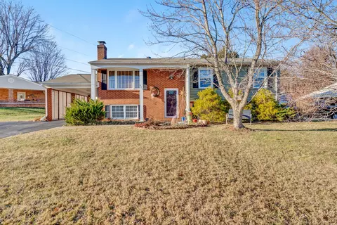 435 Aragona Dr, Vinton, VA 24179