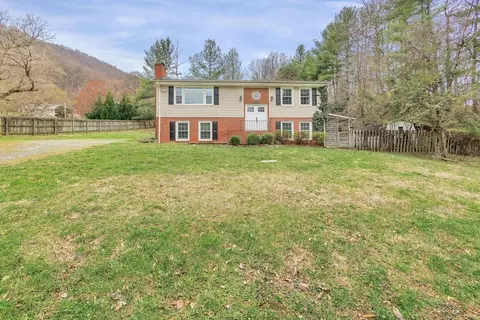 7120 Pippin Ln, Roanoke, VA 24018