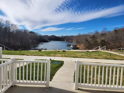1085 Bluewater Dr #213, Moneta, VA 24121