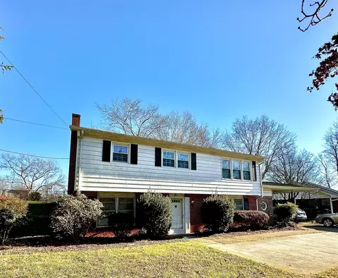 1007 Valient Ln, Martinsville, VA 24112