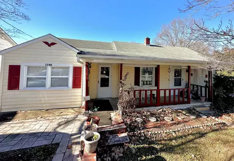 1146 Rives Rd, Martinsville, VA 24112