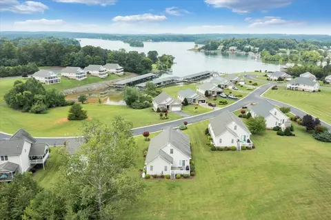 190 Lands End Cir, Union Hall, VA 24176