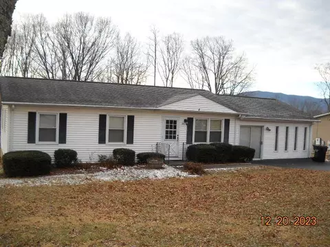 941 Martin Mcneil Rd, Salem, VA 24153