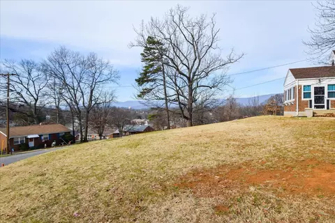 313 Eugene Dr NW, Roanoke, VA 24017 photo 32