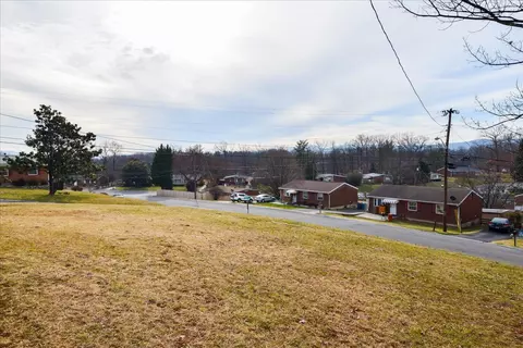 313 Eugene Dr NW, Roanoke, VA 24017 photo 38