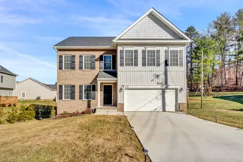 5661 Roselawn Rd, Roanoke, VA 24018