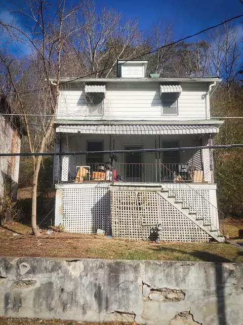 552 Roxbury St, Clifton Forge, VA 24422