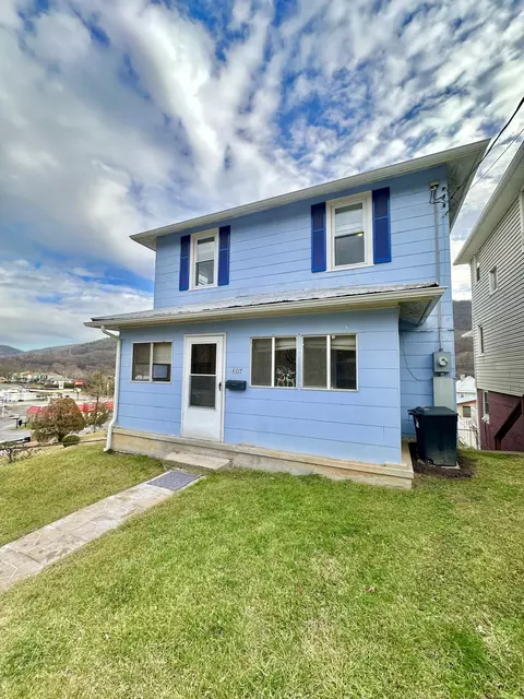 607 Alleghany St, Clifton Forge, VA 24422