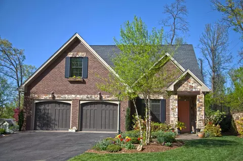 555 Stoneledge Dr, Roanoke, VA 24019