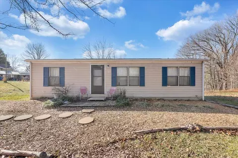 402 Rolling Meadow Dr, Thaxton, VA 24174