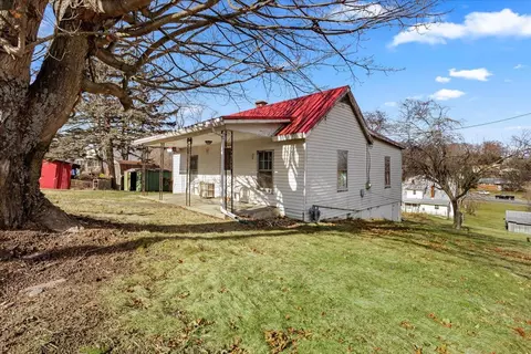 1275 Mahone St, Christiansburg, VA 24073