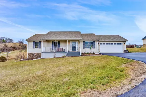 724 Blue Ridge Tpke, Fincastle, VA 24090