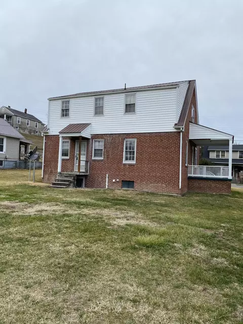 233 W Parrish St, Covington, VA 24426 photo 4