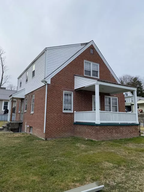 233 W Parrish St, Covington, VA 24426 photo 2