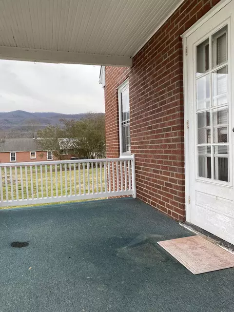 233 W Parrish St, Covington, VA 24426 photo 5