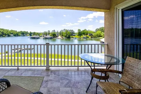 1935 Bridgewater Bay Dr #V-6, Moneta, VA 24121
