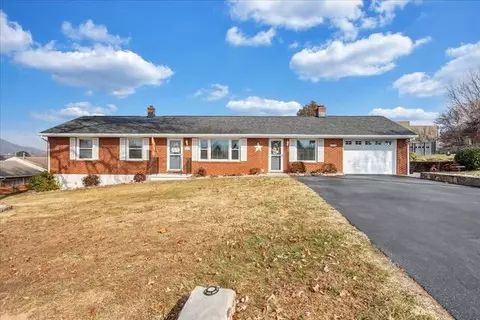 281 Richardson Dr, Roanoke, VA 24019