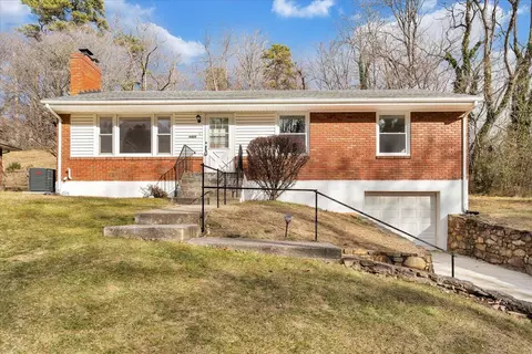 4409 Summit Dr NW, Roanoke, VA 24017