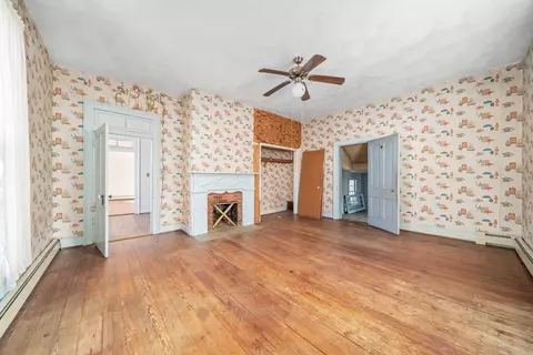 Bedroom - 35 E Main St, Fincastle, VA 24090 photo 4 of 6