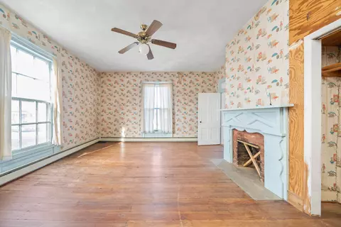 Bedroom - 35 E Main St, Fincastle, VA 24090 photo 5 of 6