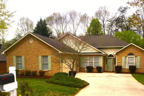 1568 Rosewalk Ln SE, Roanoke, VA 24014