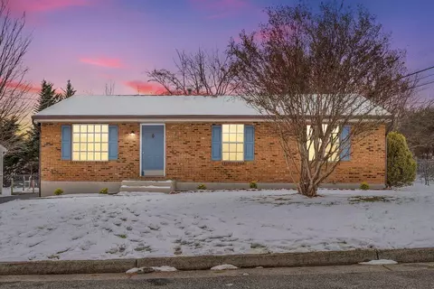 5805 Old Manor Dr, Roanoke, VA 24019