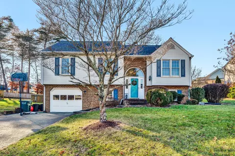 325 N Mill Ct, Salem, VA 24153