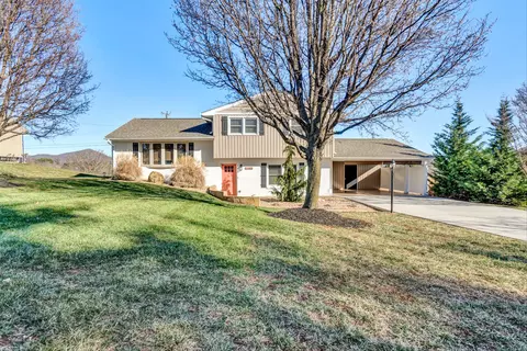 1068 Blandford Ave, Vinton, VA 24179