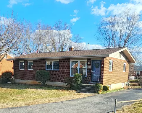 914 Fairhurst Dr, Roanoke, VA 24012