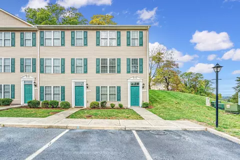 176 Gretchen Ct, Vinton, VA 24179