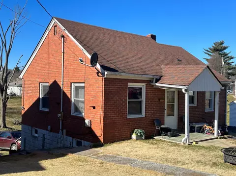 321 Sunset Dr, Pearisburg, VA 24134