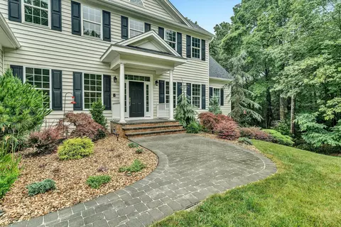6768 Christopher Dr, Roanoke, VA 24018 photo 2