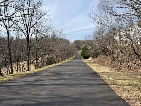 6933 Thomas Dr, Salem, VA 24153 photo 3